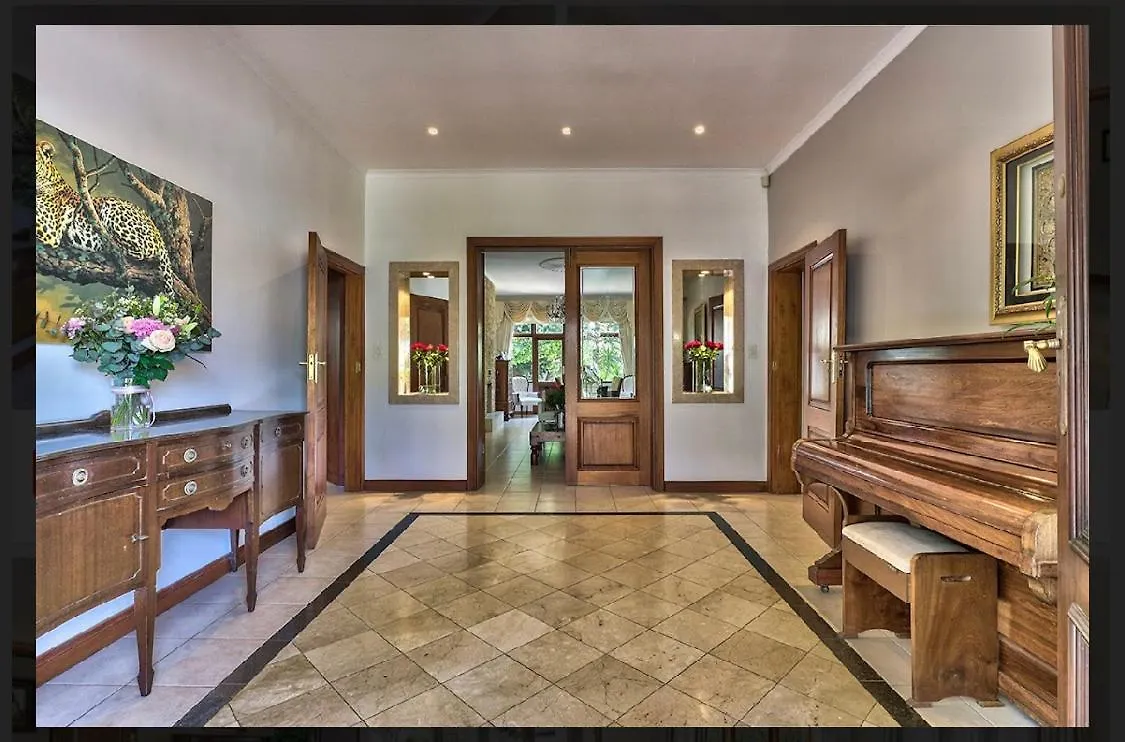 Buxton Villa, Oranjezicht ケープタウン ヴィラ